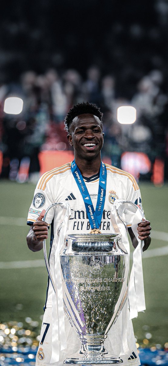 MardridismoArg's tweet photo. Los """"""madridistas"""""" que odian a Vinicius podrían mostrar una foto así de Mbappé? Es para ver una cosita https://t.co/cCgFIamMtE