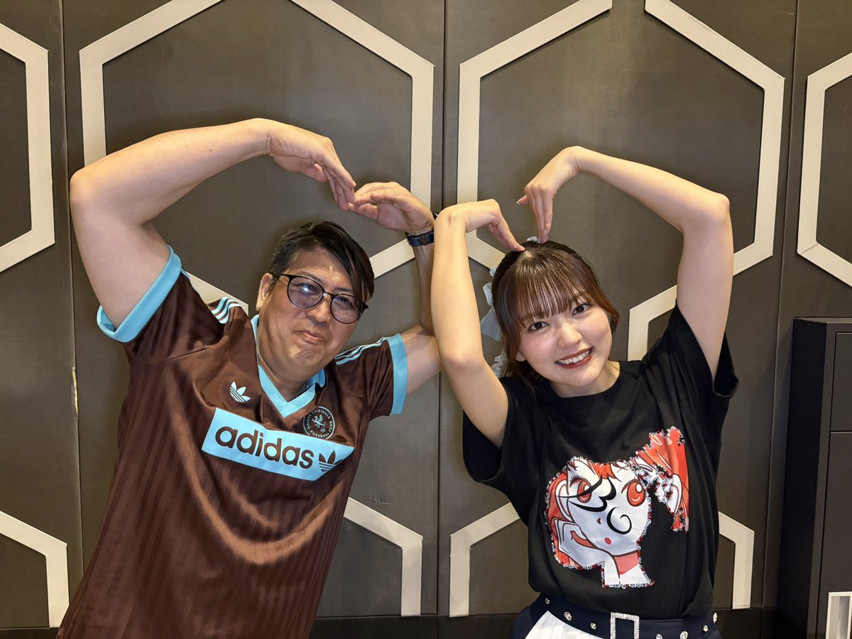 nofnoftomo's tweet photo. 理）ともさ〜ん後ろでめっちゃはしゃいでたの見てたし 浮き輪つけて泳いでたやろ！って
ばれてました🤭
はい✋フラミンゴの浮き輪被って泳いでました🦩
ほんとはそのまま前にダイブしてサーフしたかったんよ😎

#ばっしょー福岡11周年
#上田理子 https://t.co/i2UF4rI4Zm