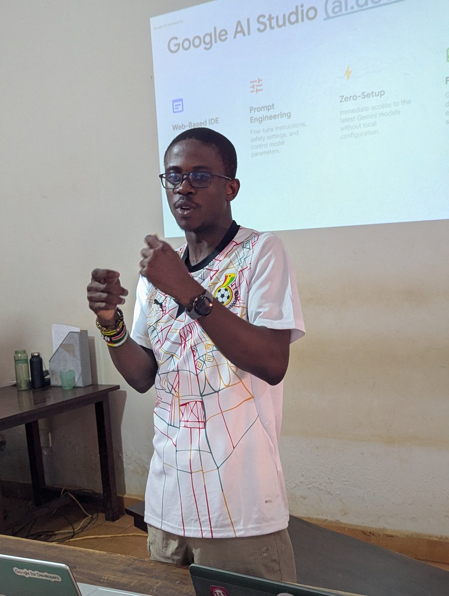 GDGJinja's tweet photo. We cleared our environment now we're clearing bugs! 🧹💻Google I/O Extended × Build with AI is officially underway! @gabbyagbobli  is leading attendees through building an AI-powered portfolio using #GoogleAIStudio.From cleaning our communities to building with AI#KeepUgandaClean https://t.co/6ToX643y59