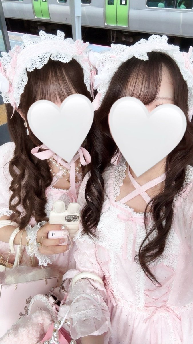 milky_rose_pink's tweet photo. はわせドールワンピースを着て、大好きなお友だちと大好きな映画『下妻物語』を観てきた日🎞️♡ 大切なお洋服を着て過ごした楽しい思い出がまたひとつ増えたよ~ ¯𖥦¯̥̥🫶🏻 https://t.co/Vn5HvL0YTW