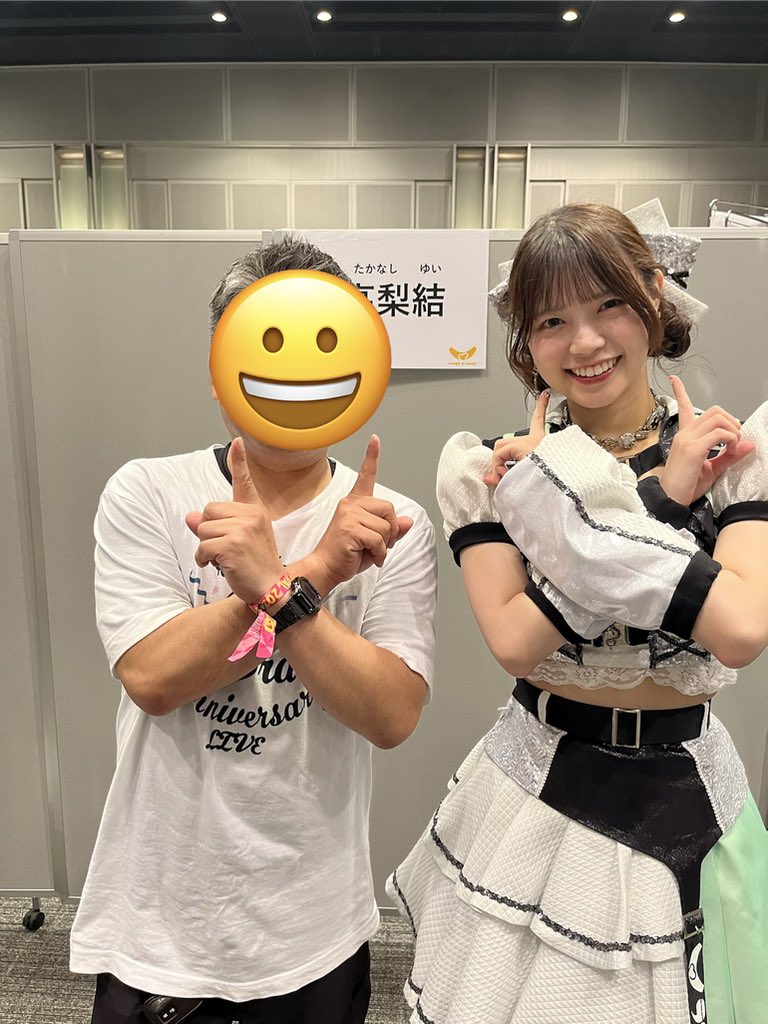 Cylva85's tweet photo. 六本木アイドルフェス特典会😀
4人目はゆいゆい‼️
ポーズはシュウペイ😀
朝一で生誕ポスターを見に行ってきたよ😀
#高梨結
#ラフラフ
#RIF2026 https://t.co/Ue4tTOVoJP