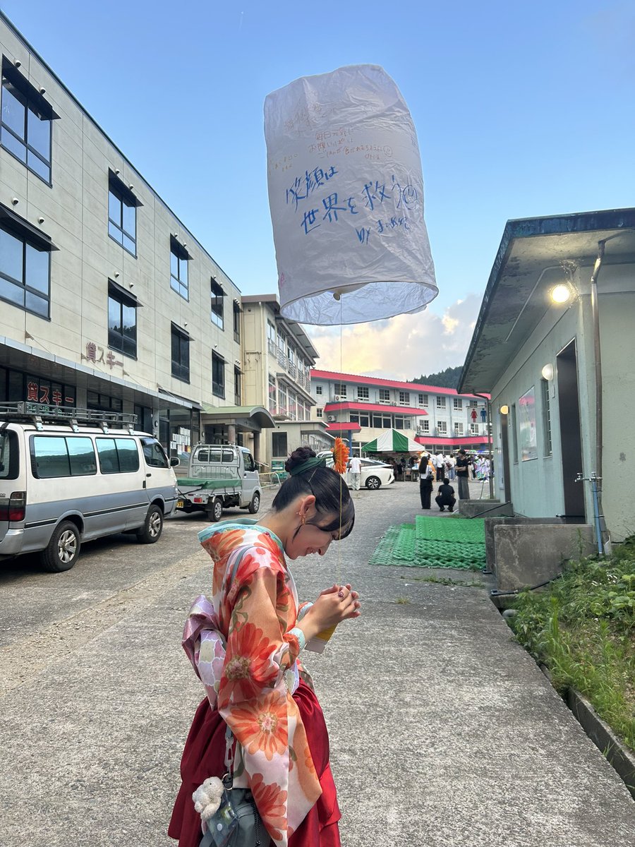 maime_toki's tweet photo. ランタン祭り始まるよーーー！！！！🏮✨

いよいよ演舞です🌅🧡
みんなで思いっきり楽しみます💃🎶

ぜひ会場で見つけてくださいね👀✨
一緒に最高の夜にしましょう🌈🏮 https://t.co/RKOyUv63df