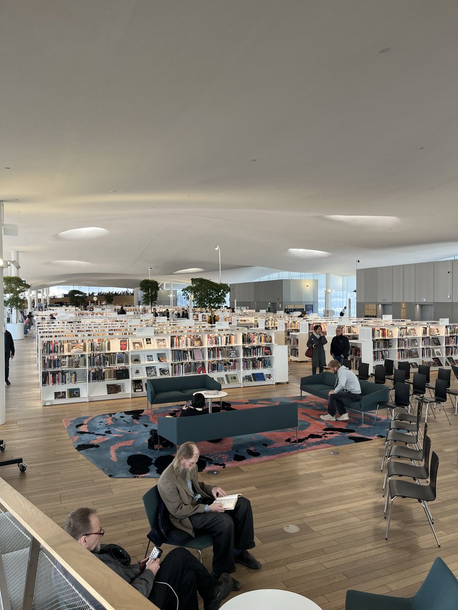AntraAkker's tweet photo. @rolandsozolins Biju maijā Helsinkos Oodi bibliotēkā. Pārsteidza, ka nav sarga, nekāda kontrole, lai izstaigātu ēku, soliņi, krēsli, uz kāpnēm - visi brīvi apsēžas, paņem grāmatu, palasa. Iedzer kafiju, uzēd kūku turpat. Tāda demokrātiska sajūta. Patika https://t.co/c2ERBEWroa