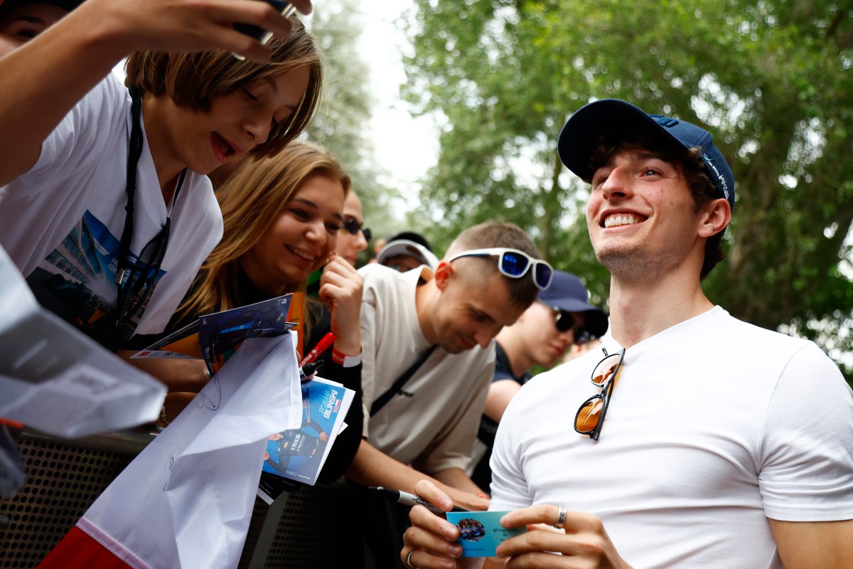 Formula2's tweet photo. An incredible turnout from the Polish fans in the Fanzone on Thursday, showing their support for Roman Bilinski 🇵🇱✨
#F2 #HungarianGP https://t.co/4fEuICZxm9