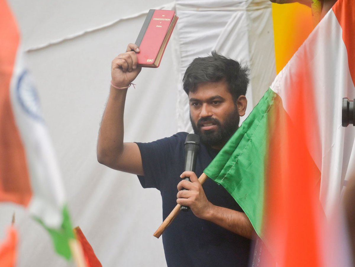 RoshanKrRaii's tweet photo. You may hate him for your political reasons but Bro created a movement out of literally nothing.

One social media page, One trend , and one post changed everything.

Govt down on the knees, first forced resignation in 12 years.

Abhijit Dipke, You are a leader 👏 https://t.co/LIoqPf0E8x