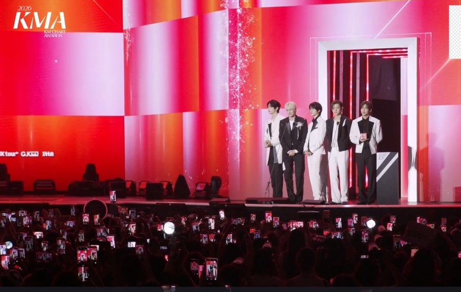 TXTChartData's tweet photo. Congratulations @TXT_members for winning "Ultimate 12" at 2016 KM CHART Music Awards. https://t.co/Rw9A3M1niL