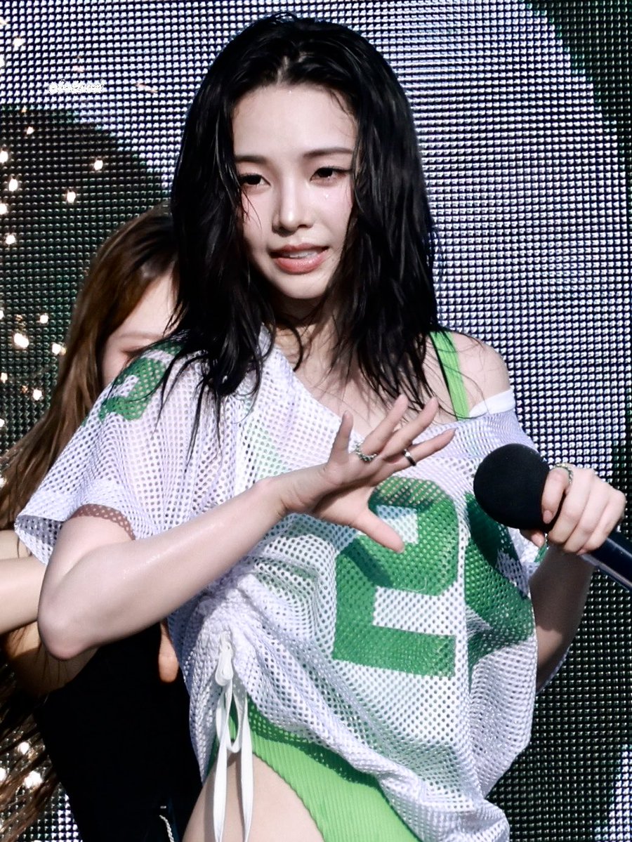 Maenggu0411's tweet photo. 260725 waterbomb seoul

#aespa #æspa #에스파 
#Karina #카리나 #劉知珉 #カリナ https://t.co/bJpq2fon0X