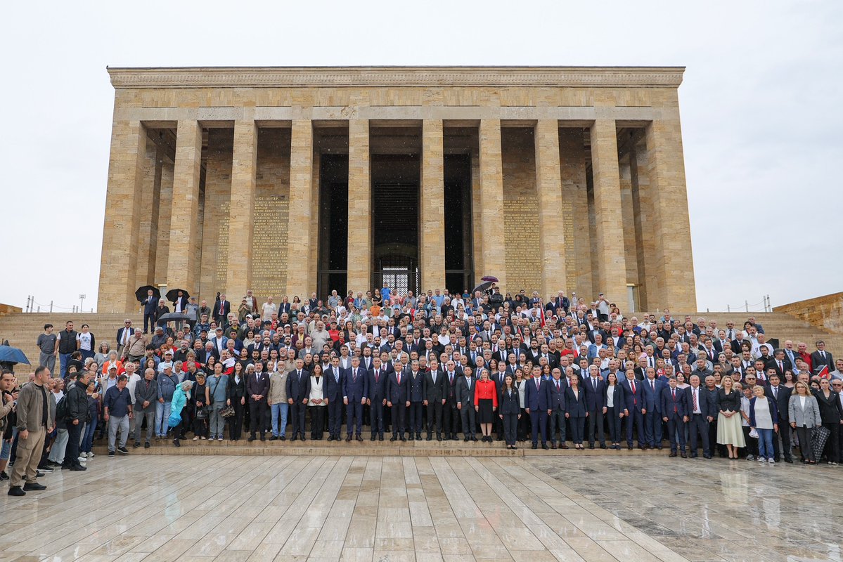 eczozgurozel's tweet photo. Yürüyüşümüzün ilk sözü Gazi Mustafa Kemal Atatürk’e ve Cumhuriyetimizedir.

Egemenliği yeniden milletin yapacağız.

Hukuku yeniden devletin temeli yapacağız.

Umudu yeniden bu ülkenin en güçlü duygusu yapacağız.

Milletin açtığı yoldan sapmayacağız! https://t.co/51r54hsX29