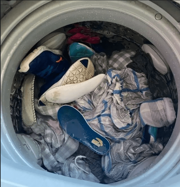 Klim4kk's tweet photo. Just folded the fresh laundry and found a cute sock that’s the exact same style as the one I lost last week! Small little win in the messy house routine. https://t.co/RTBGOH4ELT