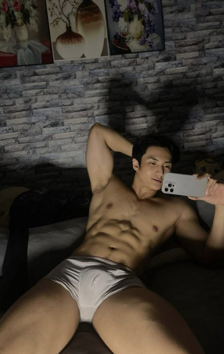 Traidepsayhi's tweet photo. Ảnh ko chỉ giỏi độn mông mà còn giỏi kéo ảnh cho cu dài nữa, hài quá anh Hàn Việt ơi 😘 https://t.co/utvGqEPtHZ