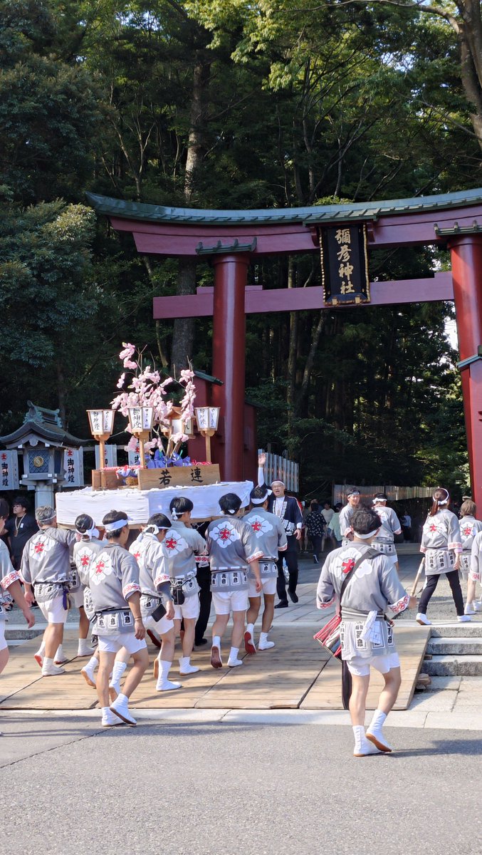 mup34962's tweet photo. 弥彦神社の伝統のお祭り「弥彦燈籠まつり」昼間の燈籠押し、お囃子も音頭も活気があって最高でした☀️⛩️🏮🔥　#弥彦神社 https://t.co/6tLLkVkr9v