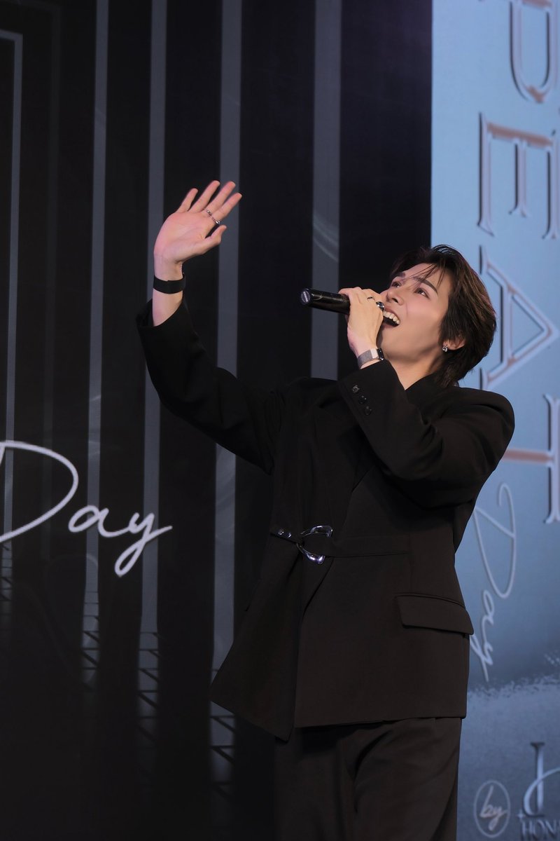 Cusp_Ent's tweet photo. Nice to see you everyone💖🤏🏼

PeatFansignHNL
#TimeForPeatDayByHNL https://t.co/RTu0onkbQl