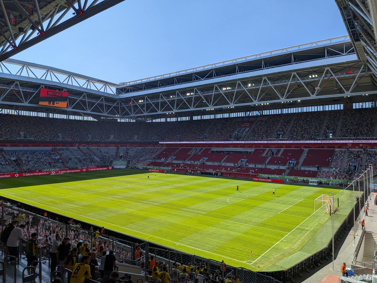 LucaWerth's tweet photo. Schüsseldorf. #F95BVB #BVB https://t.co/9uObQoih2X