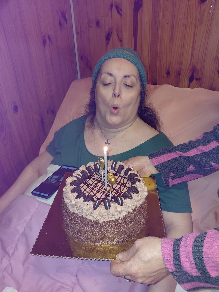 dieva_larrosa's tweet photo. Más de medio siglo de mi existencia terrenal. Muy a pesar de todos los dolores, en mi caso la vida siempre puede más. 52 and counting folks! https://t.co/rsJxiVq224
