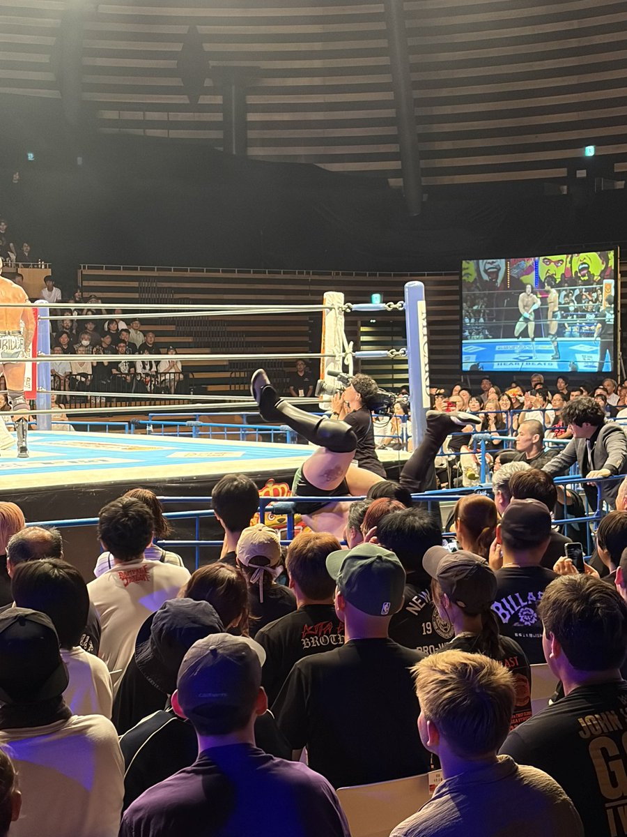 Yoshihiko1237's tweet photo. 一瞬スマホ見てて、顔をあげたらこうなってましたが、何が起きたの⁉️

#G1CLIMAX36 https://t.co/SoTBwyFAiC