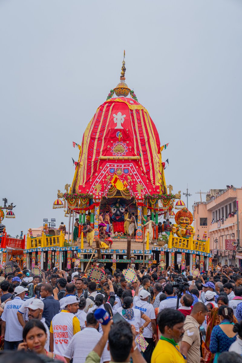 JagannathaDhaam's tweet photo. ଆଷାଢ଼ ଶୁକ୍ଳ ଏକାଦଶୀ ତିଥିରେ ରଥାରୂଢ଼ ଶ୍ରୀବିଗ୍ରହମାନଙ୍କ ଦିବ୍ୟ ଦର୍ଶନ।

ଜୟ ଶ୍ରୀଜଗନ୍ନାଥ ମହାପ୍ରଭୁ। 🙏🏻

#Sunabesha #Rathayatra2026 #JaiJagannatha #RathaJatra2026 #RathaYatra #ShreeJagannathaDhaam #Puri https://t.co/HQkzIXVq5p