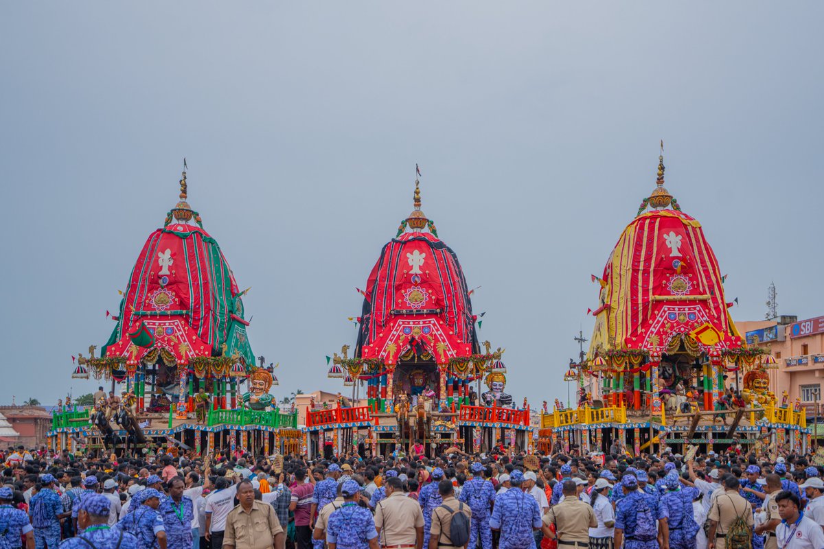 JagannathaDhaam's tweet photo. ଆଷାଢ଼ ଶୁକ୍ଳ ଏକାଦଶୀ ତିଥିରେ ରଥାରୂଢ଼ ଶ୍ରୀବିଗ୍ରହମାନଙ୍କ ଦିବ୍ୟ ଦର୍ଶନ।

ଜୟ ଶ୍ରୀଜଗନ୍ନାଥ ମହାପ୍ରଭୁ। 🙏🏻

#Sunabesha #Rathayatra2026 #JaiJagannatha #RathaJatra2026 #RathaYatra #ShreeJagannathaDhaam #Puri https://t.co/HQkzIXVq5p