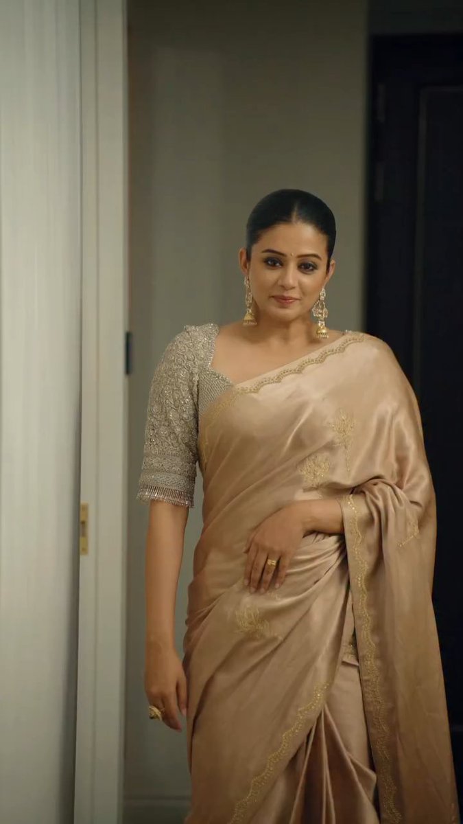 tamilamuthamof's tweet photo. இவங்களுக்கு 40 வயதுக்கு மேல் என்றால் நம்ப முடிகிறதா 🤔🤔🤔
#tamilamutham #trending #priyamani #trendingpost #actress #priya #kollywood https://t.co/izRdx8Hw41