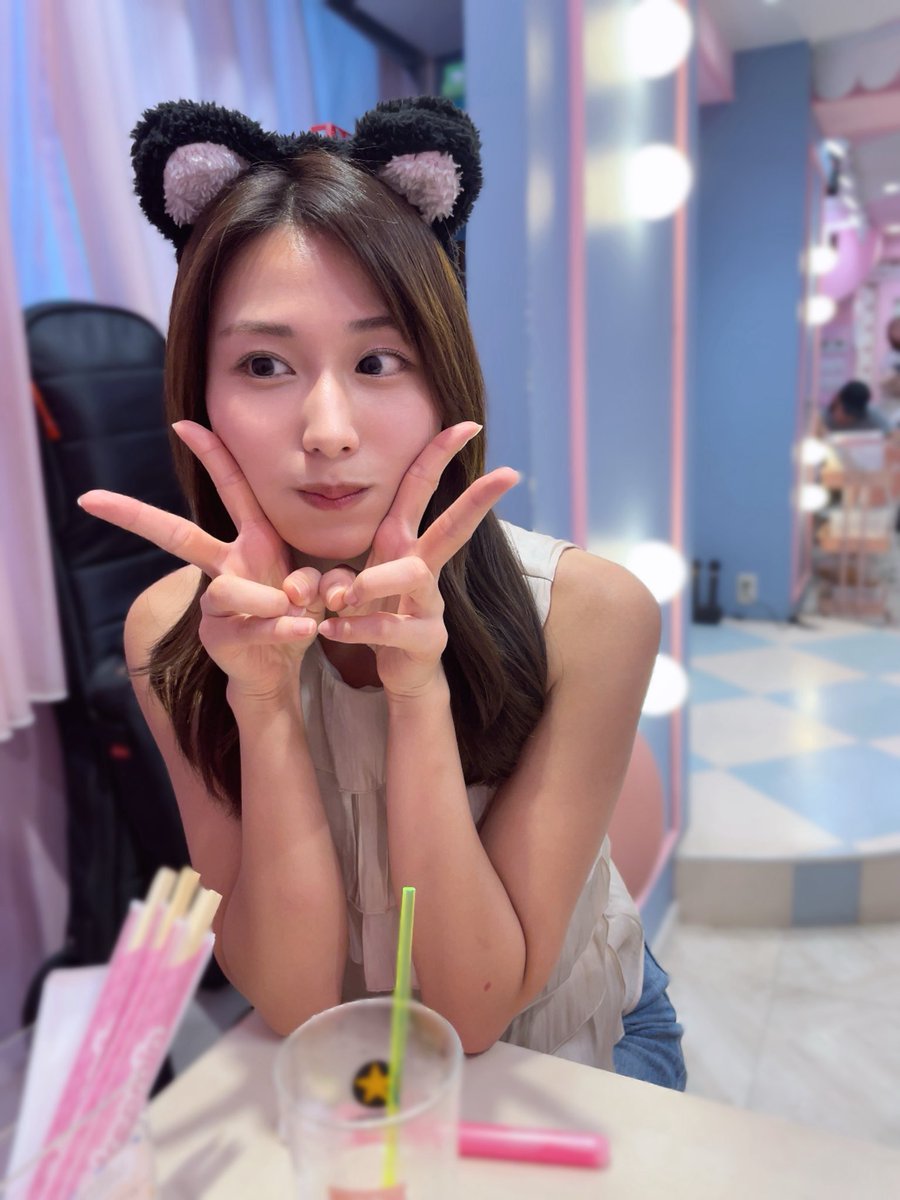 manaka_yuimi's tweet photo. バンド終わりに、メンバーと初メイド喫茶🐱✨
念願の��え萌えきゅんできた🫶 https://t.co/T6CJfFkRvr
