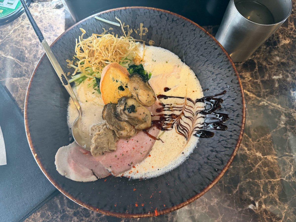 t_hirokun's tweet photo. 中野で牡蠣ラーメン。
あまりの美味しさに2日連続で行っちゃいました。
#ただいま、変身中。 https://t.co/MfCoPpT5OZ