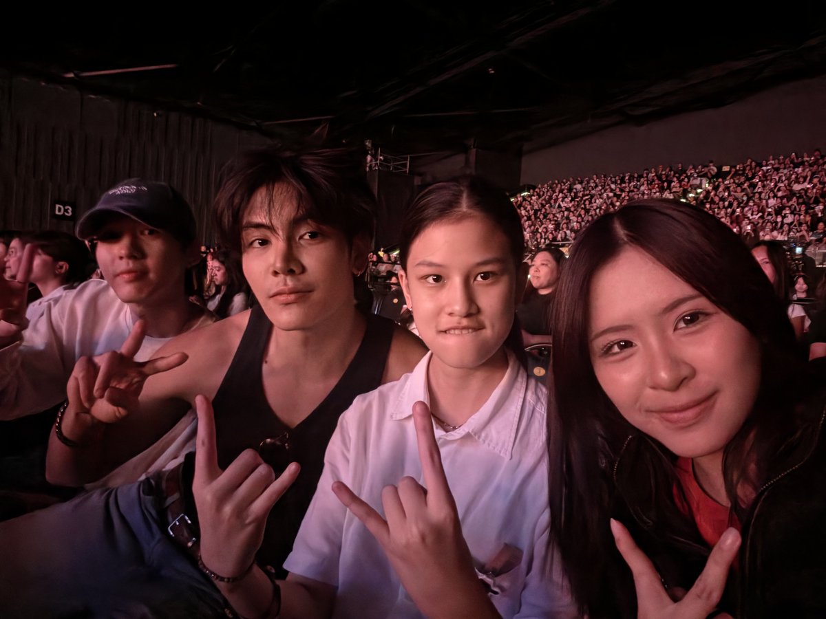 Singha_Luang's tweet photo. ทําหน้าดีๆๆ #FFFPartyConcert2026D1 https://t.co/82BWN3KSbo