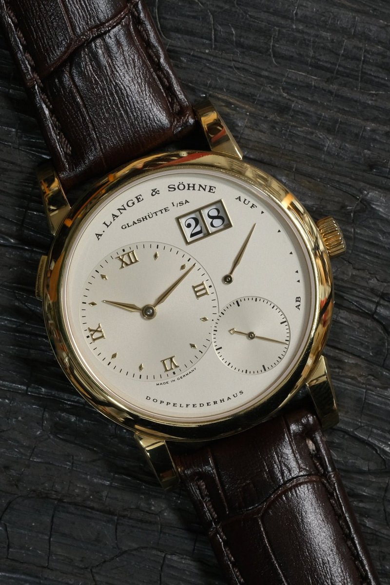 tom_daciz's tweet photo. A Lange & Söhne Lange 1
Ref. 101.021
The layout of the Ref 101.021 relies on a strict geometric grid where none of the hands overlap
The signature outsize date was not a random design choice. It was copied..
More at https://t.co/VZ3HYwkcrU
#watches #Lange1 #vintage #mainspring https://t.co/sV3u8ZGVuR