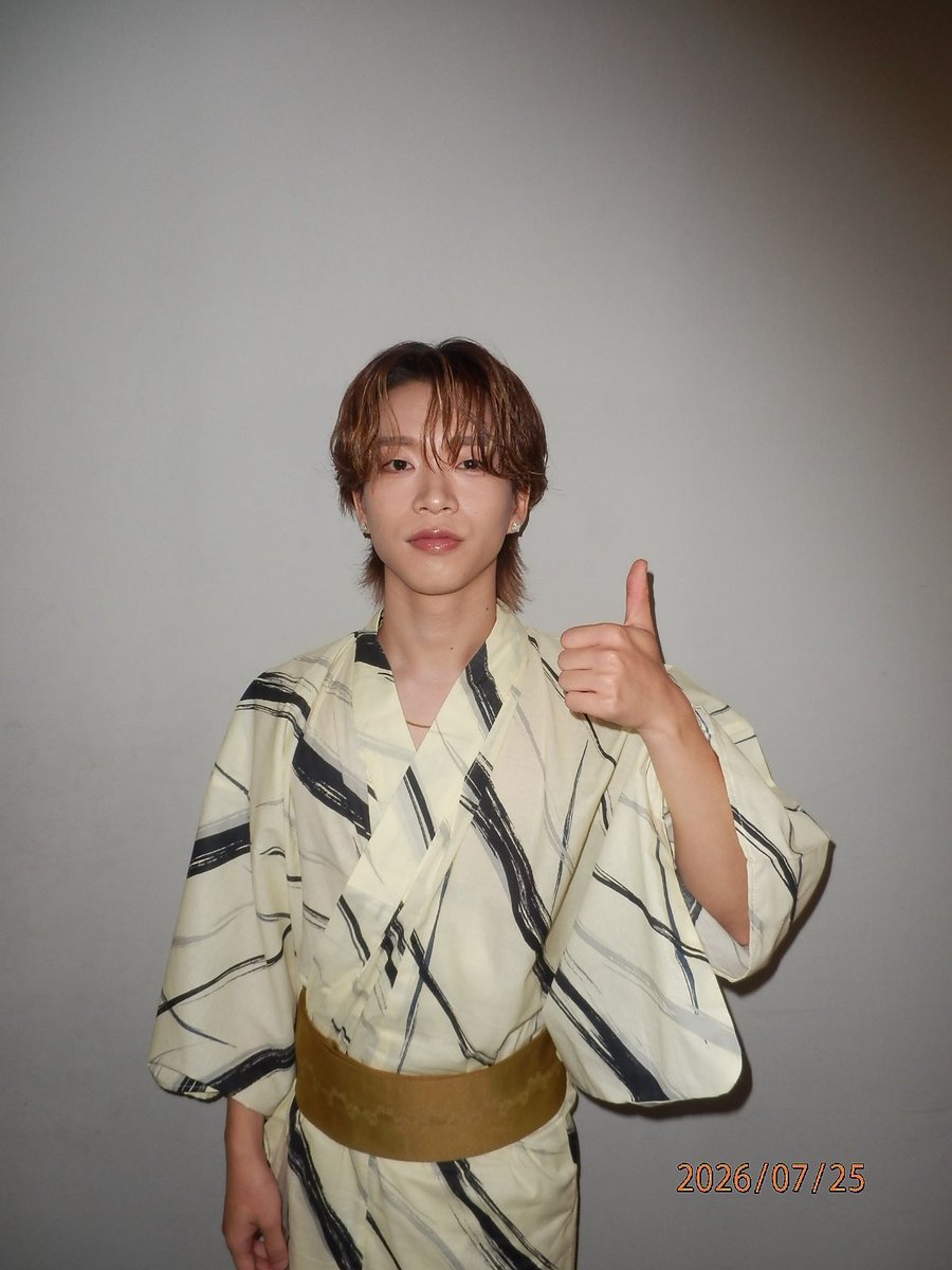 buddiis's tweet photo. シリアルイベント本日のオフショット📸

懐かしい青春を感じさせる
デジカメ× #BUDDiiS

#SHOOT https://t.co/ntk43eoSZQ