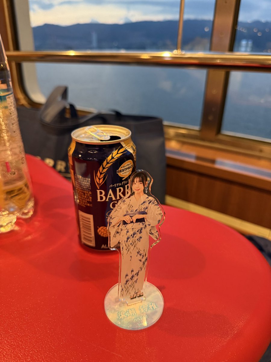 HaTetsu211's tweet photo. 明日の現劇場での目撃者最終公演に向けて、神戸港からフェリーで向かいます。
鈴雅ちゃんが楽しく公演を終えられることを祈って乾杯🍻
#梁瀬鈴雅　ちゃん https://t.co/ahIV7IbVWM