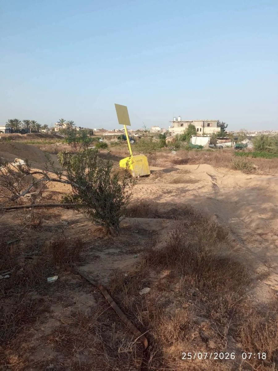 tamerqdh's tweet photo. في مدينة غزة، هناك موجة نزوح جديدة للأهالي الفلسطينيين بعد أن تقدمت الآليات العسكرية الإسرائيلية، وسط إطلاق كثيف للنيران، وضمت منطقة جديدة لما يُعرف بالمنطقة الصفراء، في عملية توسيع أخرى تلتهم ما تبقى من مساحة قطاع غزة.

تستغل إسرائيل جيداً انصراف الرأي العام وانشغاله عن قطاع غزة.