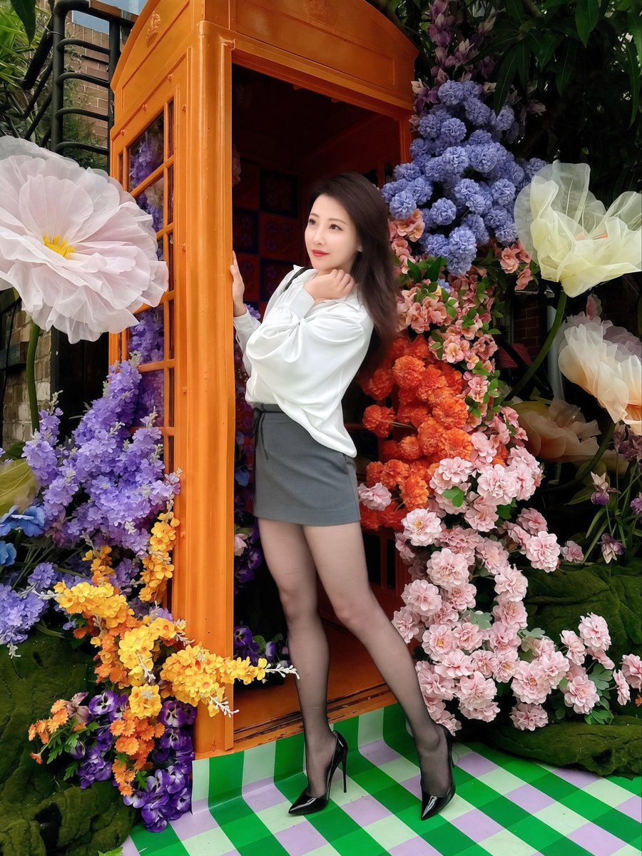n03_12k's tweet photo. 花花主题 真的太会做场景了，一整个被鲜花包围🌷 随便站、随便走、随便回头一张 都是那种不用修也能发的程度 https://t.co/RDpD78SDgE
