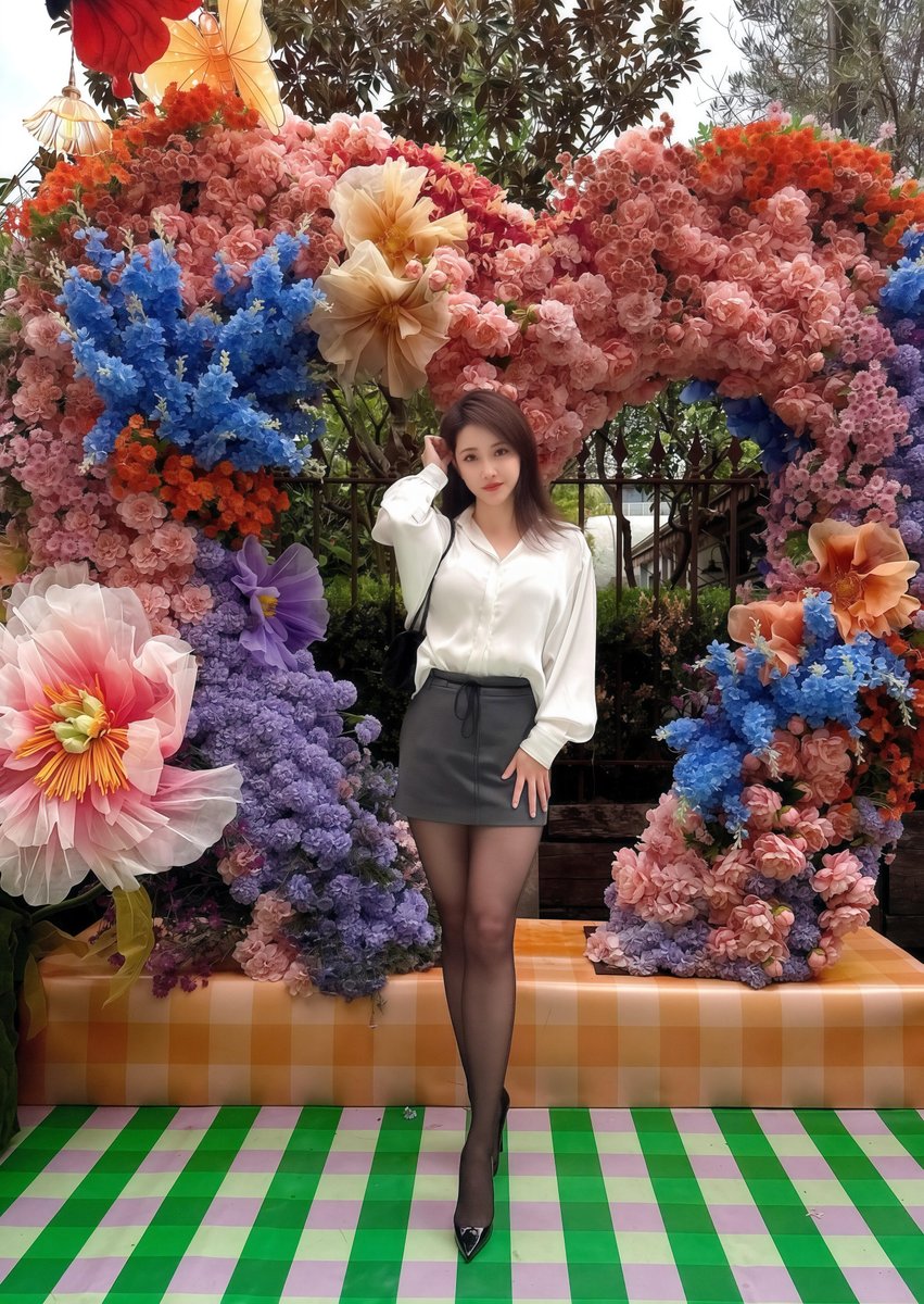 n03_12k's tweet photo. 花花主题 真的太会做场景了，一整个被鲜花包围🌷 随便站、随便走、随便回头一张 都是那种不用修也能发的程度 https://t.co/RDpD78SDgE