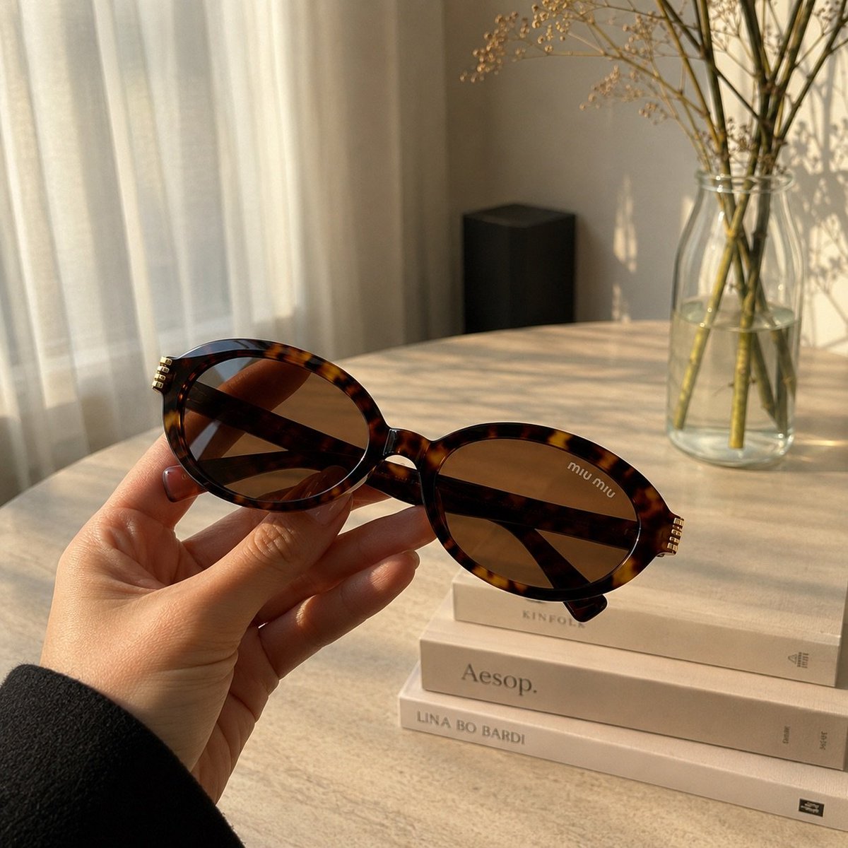 jonnn255363's tweet photo. > ✨ Miu Miu MU04ZSF รุ่นฮิตติดแกลม! สวยหรูตรงปกสุดๆ
> 📦 พร้อมส่งทันที + ของแท้ 100% (อุปกรณ์ครบเซ็ต)
> 💳 ผ่อน 0% / S-PayLater ได้ด้วยน้า
> 📍 พิกัดร้านแท้ Shopee 👉 https://t.co/B2lbN1tuDs

> #MiuMiuSunglasses #แว่นแบรนด์เนม #ShopeeTH https://t.co/SQ9z3AC7j1