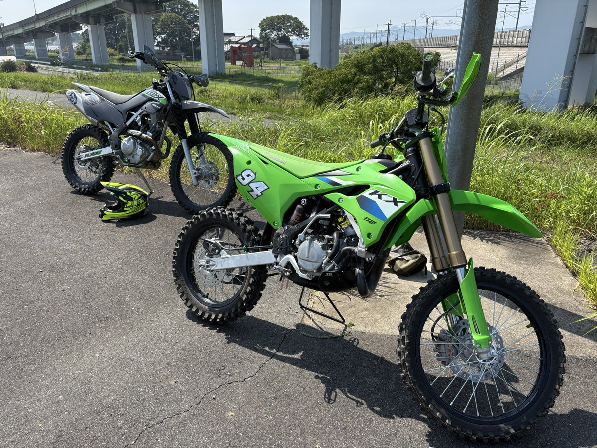 HayashiCustom's tweet photo. 息子のために27年モデルのKX112買うた！！
父ちゃん頑張ったなぁwww
これから親子で走りまくる！！

#kx112 https://t.co/w8oZzoTqSI