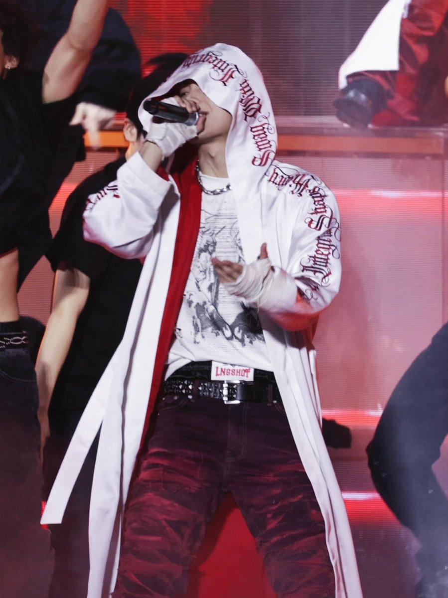 chocouryul's tweet photo. RYUL STYLE 🫵🏻❤️

#김률 #률 #롱샷 #LNGSHOT 
#롱샷_KM차트어워즈_신인상_축하해
#LNGSHOT_KMA2026_NewArtist https://t.co/MA1ZxC7o4L