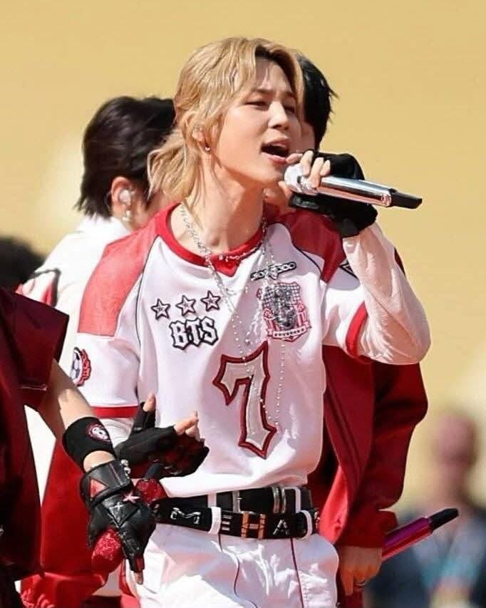 DelChan96860's tweet photo. @JiminLatinoFB WE LOVE YOU JIMIN 
WITH JIMIN TILL THE END 
JIMIN JIMIN 
PARK JIMIN 
#JIMIN #지민 #ParkJimin
@JiminLatinoFB 
#JiminLatinoFB https://t.co/ZfcdB1dBIA