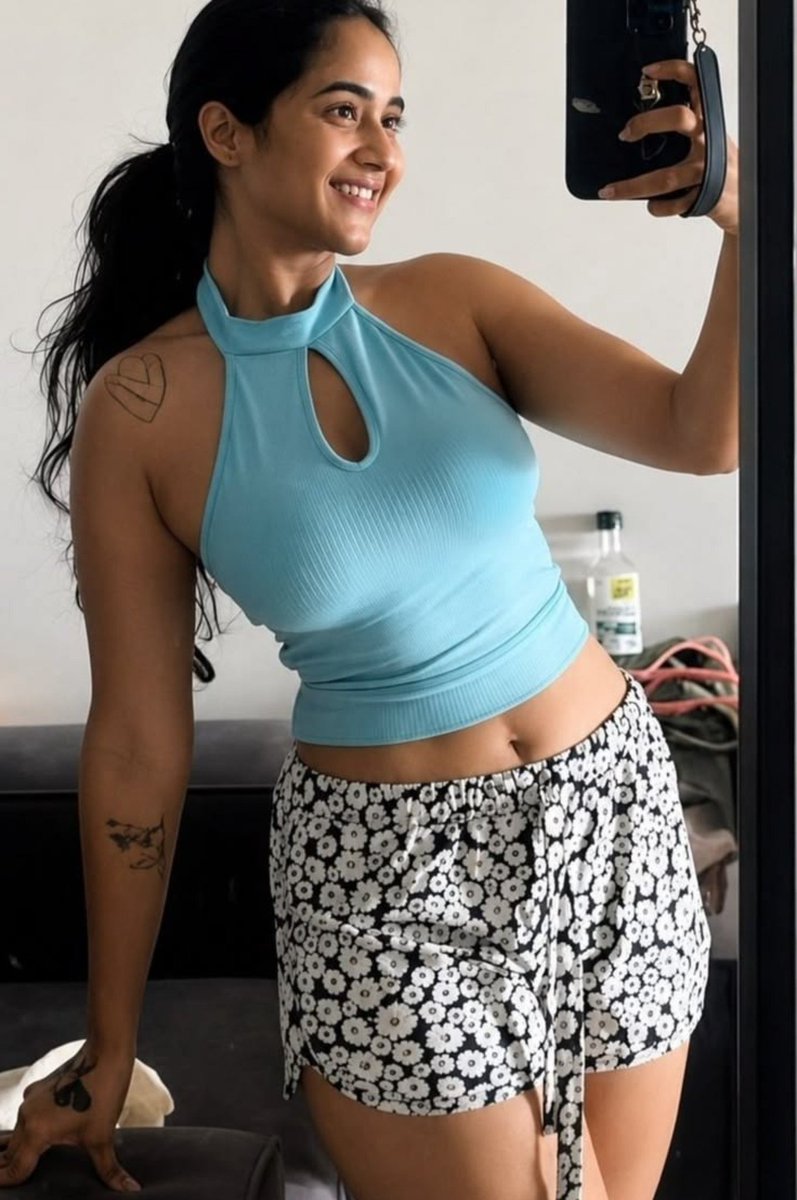 tamilamuthamof's tweet photo. பாப்பா யாருனு தெரியுமா 🤔🤔🤔
#tamilamutham #trendingpost #trending https://t.co/SGHDFUiQaP