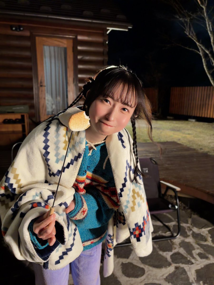 kana_hanaiwa's tweet photo. 店舗特典のブロマイドが公開されました✨
巨大マシュマロ食べたよ🌸
#花岩香奈1st写真集 https://t.co/KeGdvPU1Jt