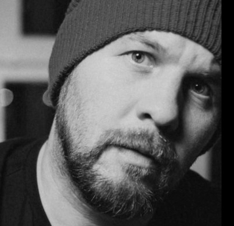 DakdaR22's tweet photo. Ukrainian actor and soldier Yevhen Bushmakin has been killed defending Ukraine🇺🇦💔

He appeared in the films, “Everything Will Be Fine” and “Hero of My Time,” for which he was nominated for the Golden Dziga Award. 
Yevhen served in an assault unit of the Armed Forces of Ukraine until his final battle🫡

Rest in peace, Hero. 
Eternal honor and gratitude. 🇺🇦🙏