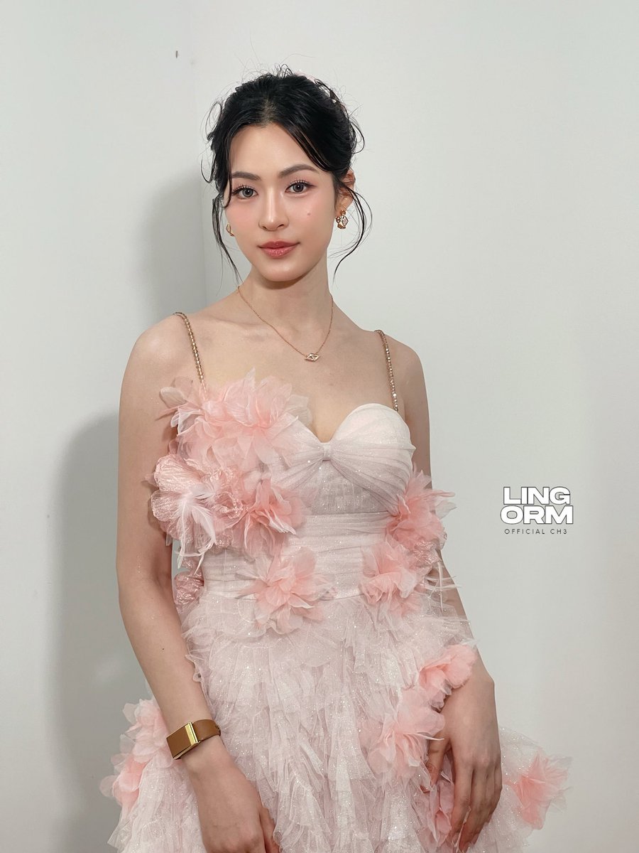 LingOrmCH3's tweet photo. สวยหวานมากจ้าพิจ๋า ✨🥰

LINGLING X KUSTIE BRAND 
#LinglingKwongXKustieBrand
#KustieXlinglingkwong
#หลิงหลิงคอง #LinglingKwong https://t.co/fj999I4osP