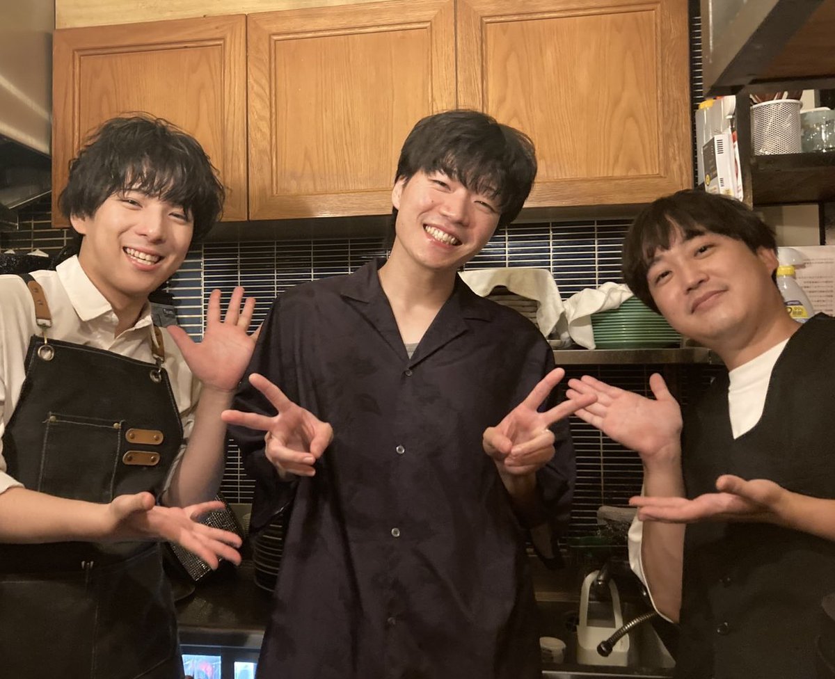 omusubifoyer's tweet photo. ご来店お待ちしています🎩☕️🐢
#BAR演劇男子
#淡海優
#亀岡飛人
#与上���弥
#おむすびホワイエ https://t.co/WaDQE7jNwP