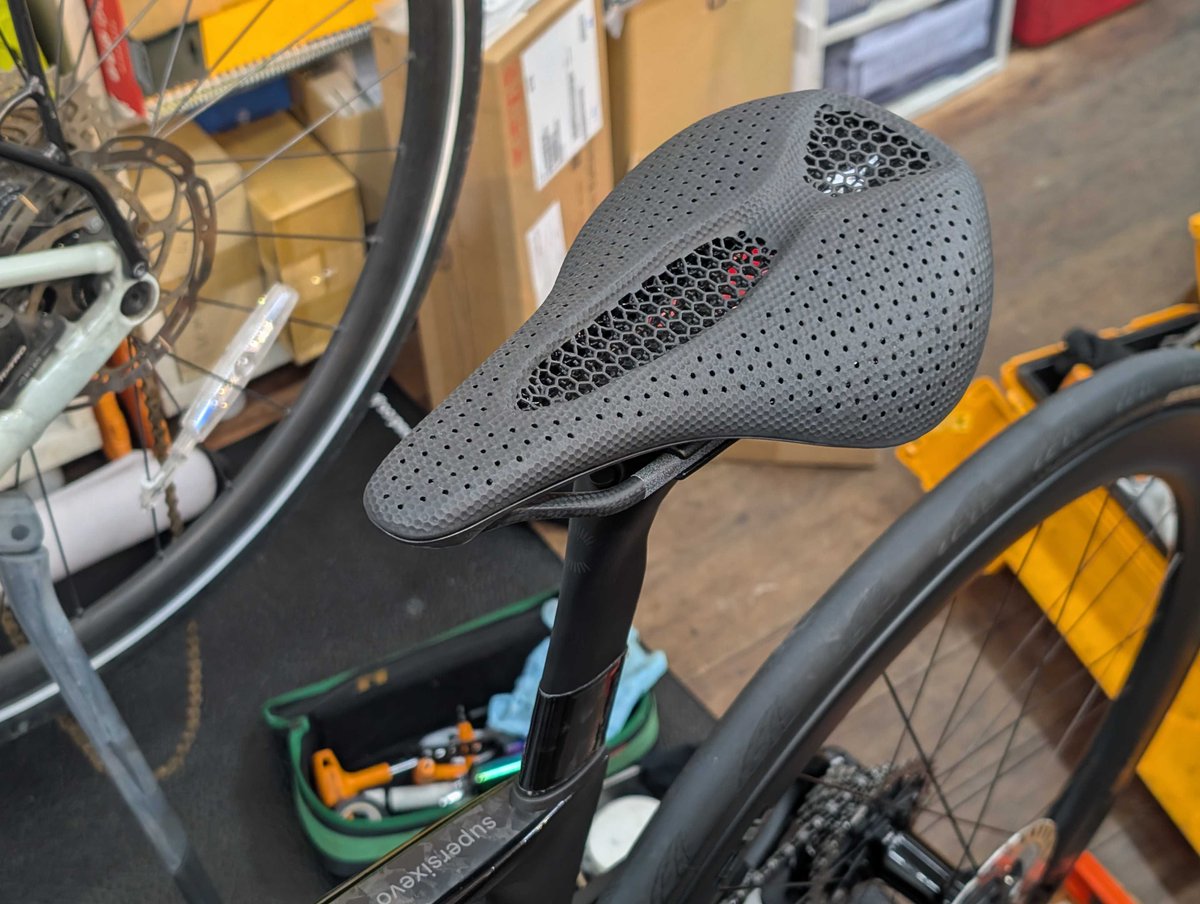 レンタルサドルをお試しいただいたお客様に、S-Works Power Mirror 143