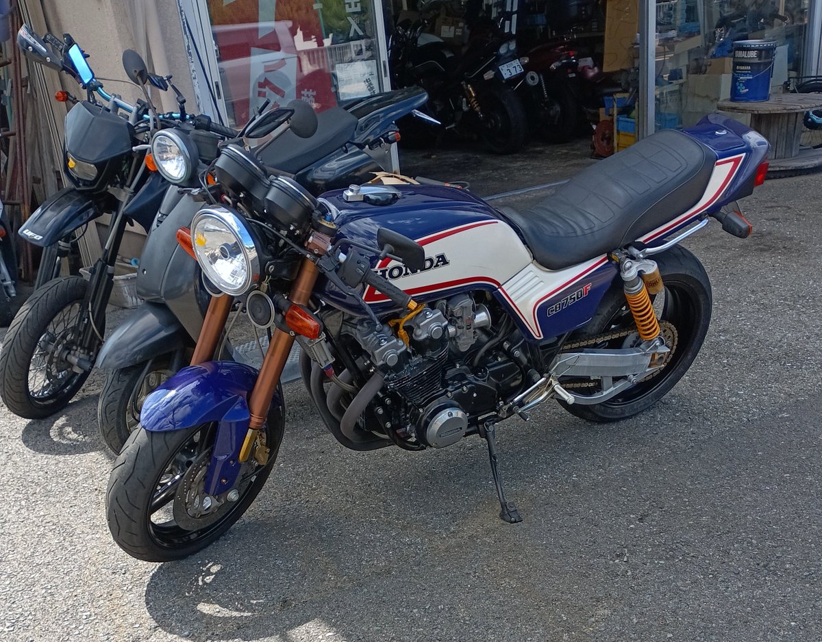 contributorTEZ's tweet photo. CB750Fカフェレーサー
F愛に満ちた重改造で現代化
ってところでしょーか https://t.co/aphnd4ysid