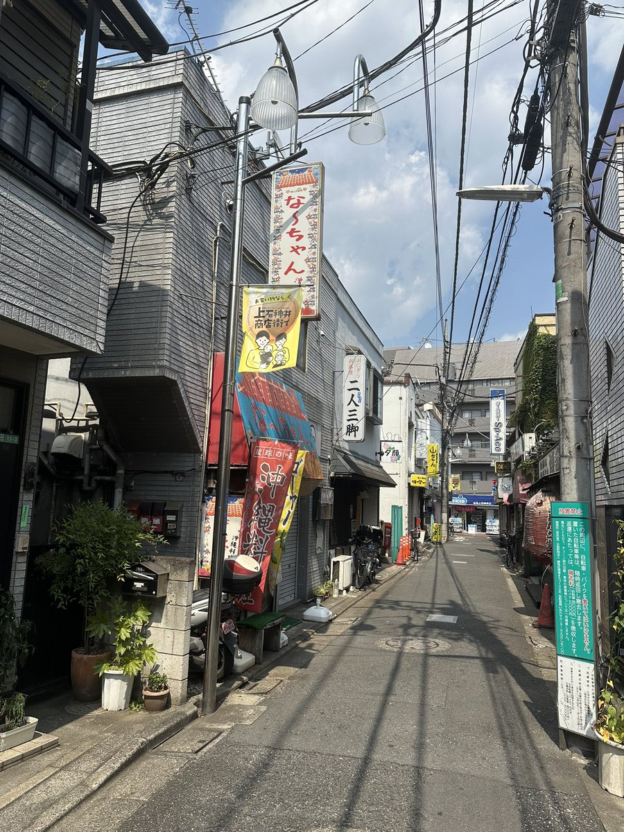 thekill_hide_t's tweet photo. 本日は世話になった、板橋まで愛車でロックしにきました！

禁酒の離脱症状で頭痛がします…普段どれだけ飲みすぎてるのか分かりますね笑

明日はお待ちしてますよ^_^

チケットはDMでも問い合わせできますよ！ https://t.co/sThKjrOUql