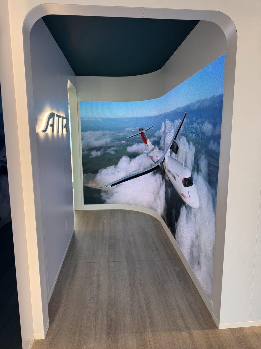 f_lucentini's tweet photo. Si è conclusa un’edizione storica del #FarnboroughAirshow2026 per Villani&Co: abbiamo ideato, progettato e realizzato in contemporanea due chalet per Leonardo e ATR. Una sfida vinta grazie a un team straordinario, ai nostri clienti e ai fornitori che ci hanno accompagnato in questo percorso. Un altro importante traguardo raggiunto. Ora guardiamo avanti, verso le prossime sfide. 🚀✈️

#FIA2026 #VillaniAndCo #TeamWork #EventDesign #ExhibitionDesign #Leonardo #ATR #Aerospace