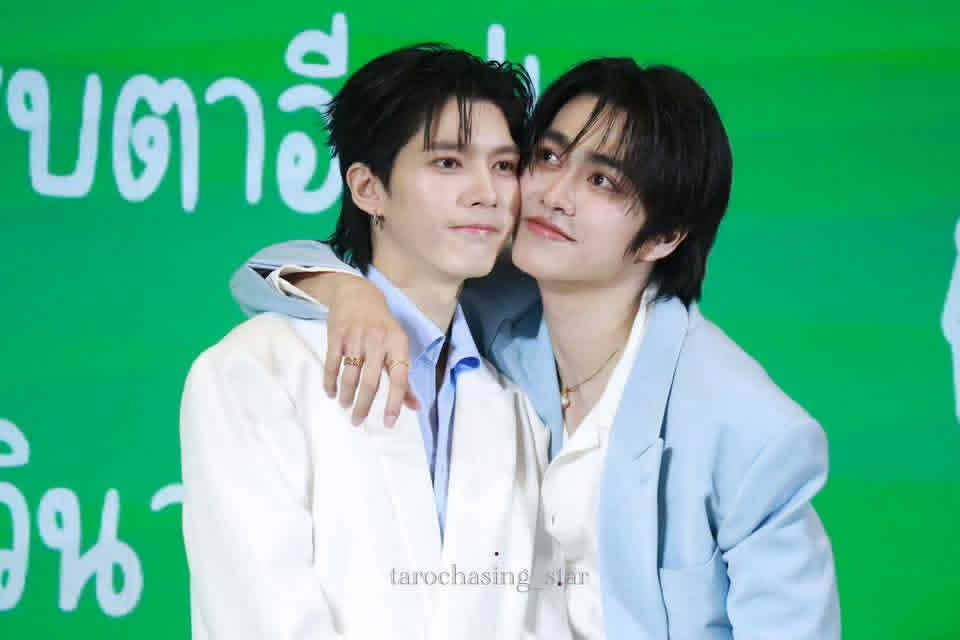 SoeEi15's tweet photo. I Miss Them 💛💜

#AouBoom 
#aou_tnbknr 
#besevboom https://t.co/p9vHbaFZPz