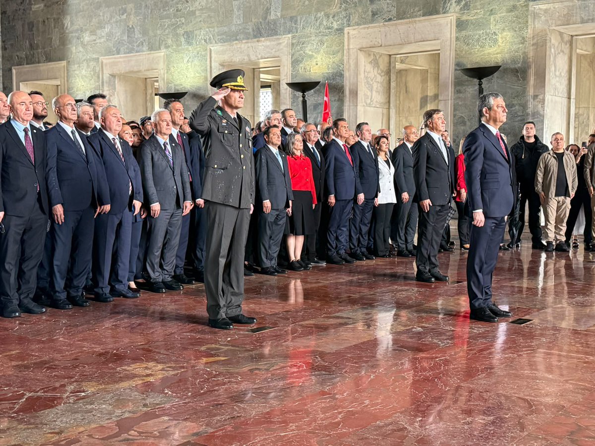 cenginyurt52's tweet photo. Sarı saçlı, mavi gözlü dev adam Gazi Mustafa Kemal ATATÜRK’ün huzurundaydık.

Cumhuriyetimizin kurucusuna saygı, emanetine sonsuz bağlılıkla…

NE MUTLU TÜRK’üm DİYENE! 🇹🇷
@yenipartiyiz @eczozgurozel https://t.co/K4uk3XgqP6