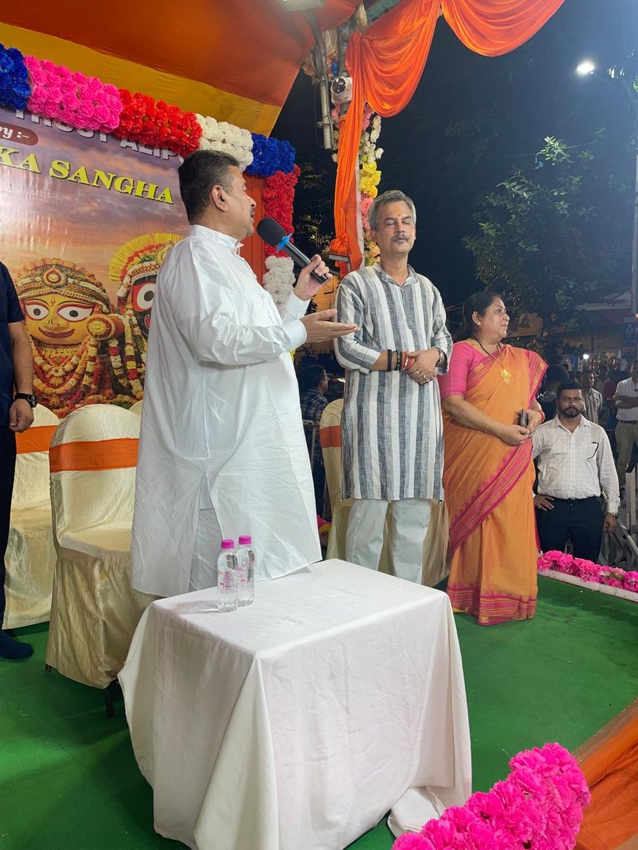 149paramita's tweet photo. জয় জগন্নাথ🙏🏻 

উল্টো রথযাত্রা উপলক্ষ্যে চেতলায় উৎকল শ্রমিক সংঘ আয়োজিত রথযাত্রা উৎসবে উপস্থিত ছিলেন মাননীয় মুখ্যমন্ত্রী শ্রী @SuvenduWB   মহাশয় I https://t.co/NF8UHAtmYe