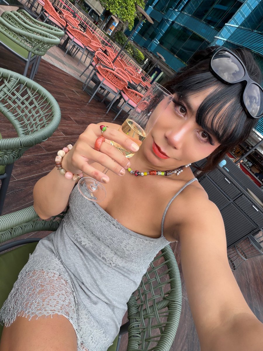 jinnybabybaby's tweet photo. Getting some bubbles before the severe typhoon 💨💨💨 and super hot now 🔥🔥🔥😭😭😭
#staysafe #hktyphoon #hothothot🔥 #hkfoodieblogger https://t.co/djU7q5EMYT