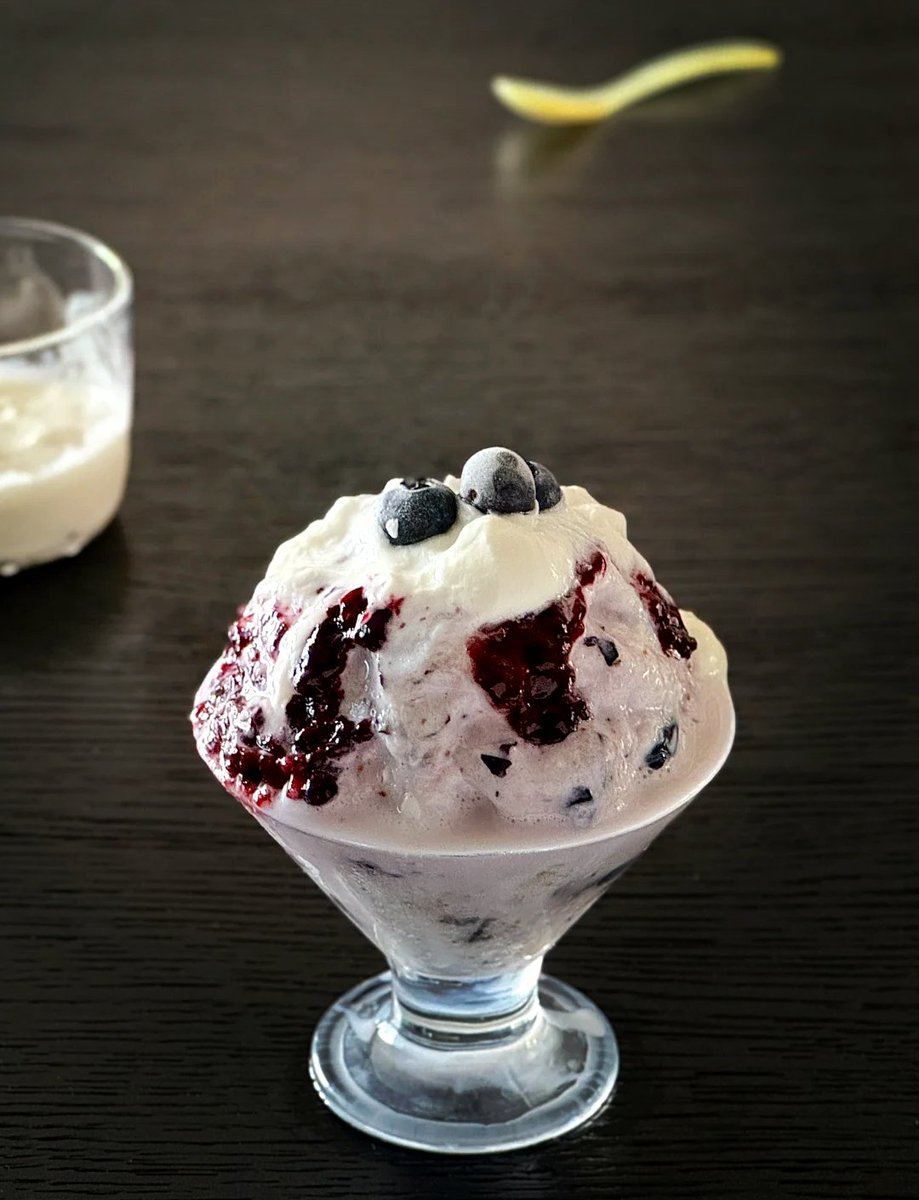 youkinsa's tweet photo. Just tried the new wild blueberry Greek yogurt! Creamy texture with a hint of natural sweetness—no added junk, perfect for morning snacks. 10/10 would repurchase!， https://t.co/UcIfQupcme