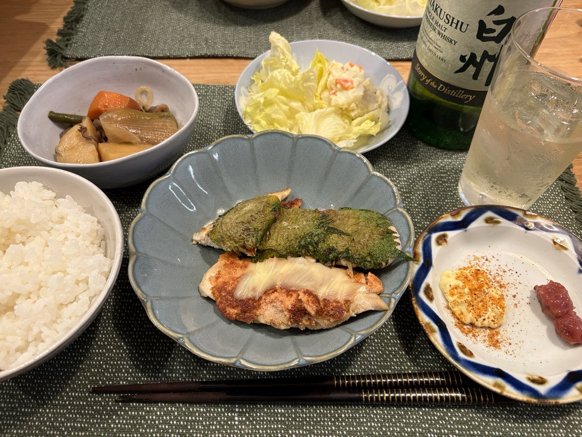 han_mixi's tweet photo. いただきます！肉じゃがが副菜扱いなのがよき！！ https://t.co/KUnUa1RbcW